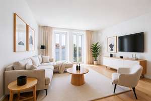 Kernsaniert: Stilvolle 3-Zi-Altbauwohnung mit Balkon & 2,90 m Decken nahe City-Galerie