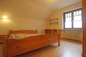 * Reetgedecktes Einfamilienhaus *
Garten * Vollbad * Terrasse* 2 Garagen * u.v.m * – Hamburg – Vorschaubild 8