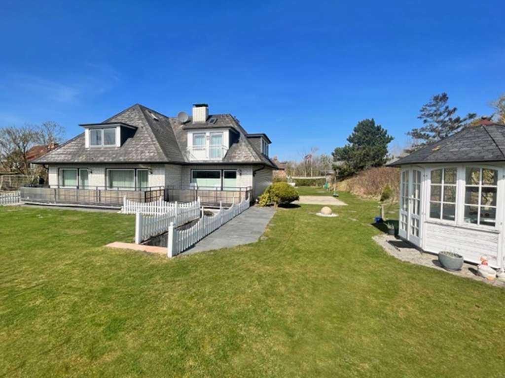 Immobilie in Wenningstedt-Braderup (Sylt) - Großes Grundstück für Ihr Bauprojekt - Bild 1