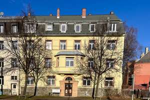 Großzügige Wohnungen mit Loggien und Garten