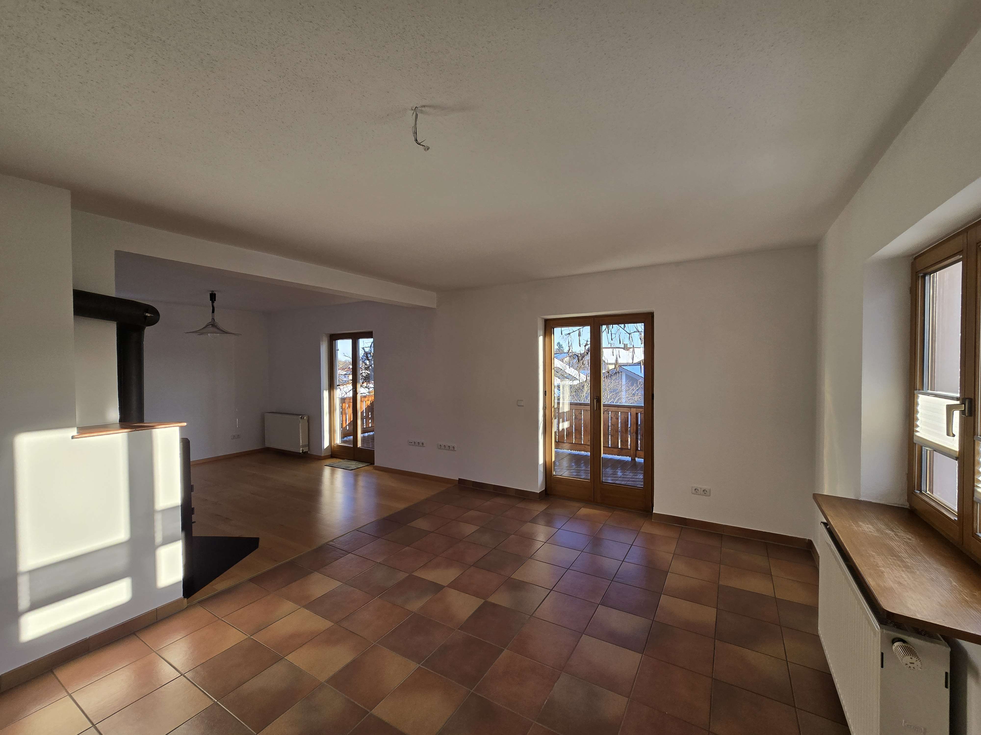 Immobilie in Winhöring - umfassend modernisiertes Haus mit 2 Einheiten auf 225m² mit 1.150m² Grund in ruhiger Hangkantenlage - Bild 0