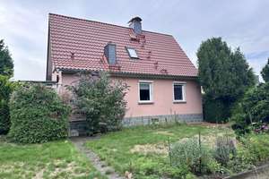 Wohnglück gestalten – Haus mit Terrasse, Garten und 2 Garagen! – Die vollständige Adresse der Immobilie erhältst du vom Anbieter., 6849 Süd, Dessau-Roßlau – Vorschaubild 4
