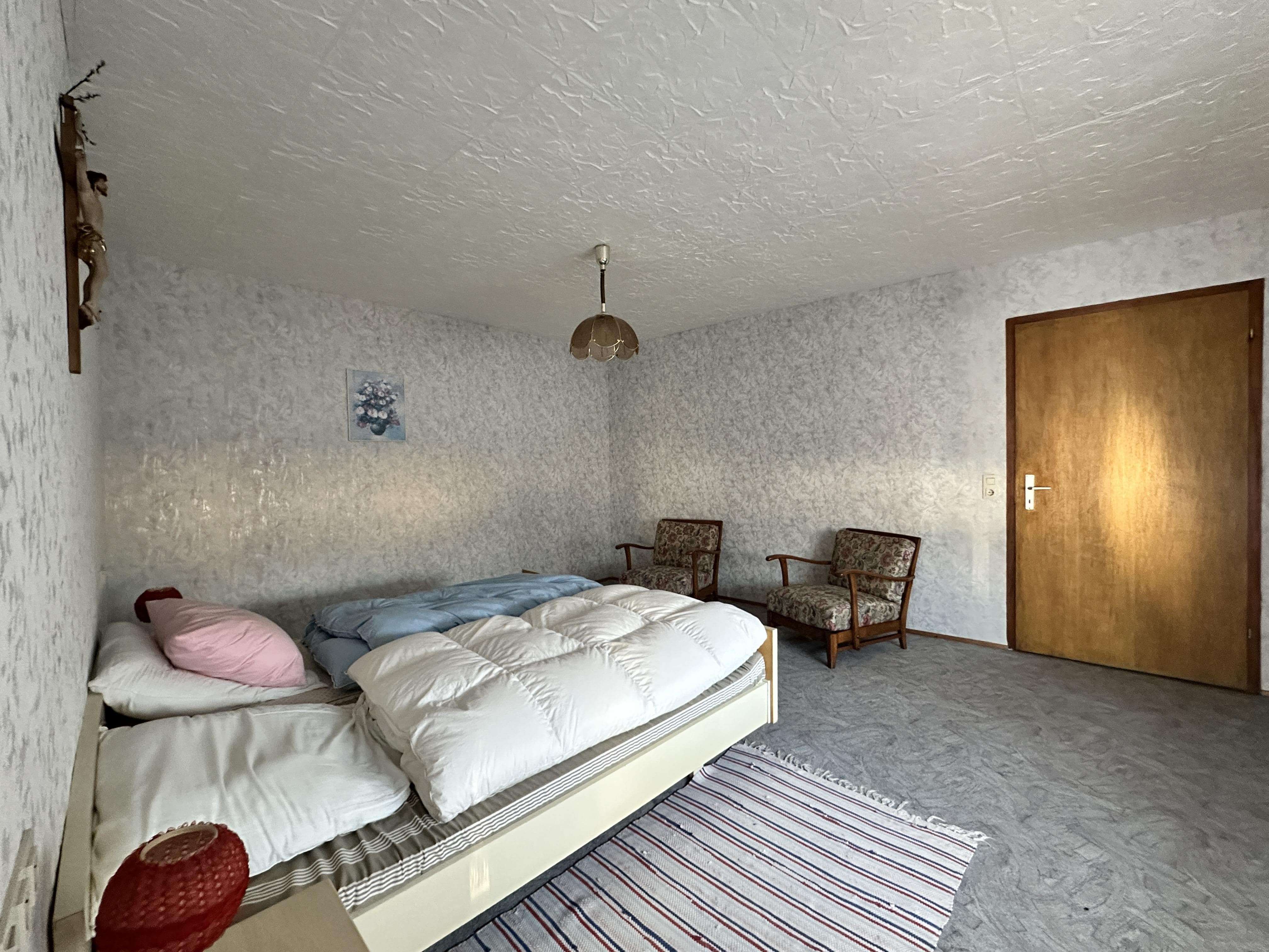 Immobilie in Külsheim - Wohnhaus mit Nebengebäude und Scheune in zentraler Lage von Hundheim
 - Bild 0