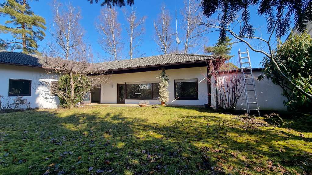 Immobilie in Ottobrunn - Im Dichterviertel Ottbrunn, offenes Bieterverfahren mit Bungalow Bj. ca. 1969 - Bild 1