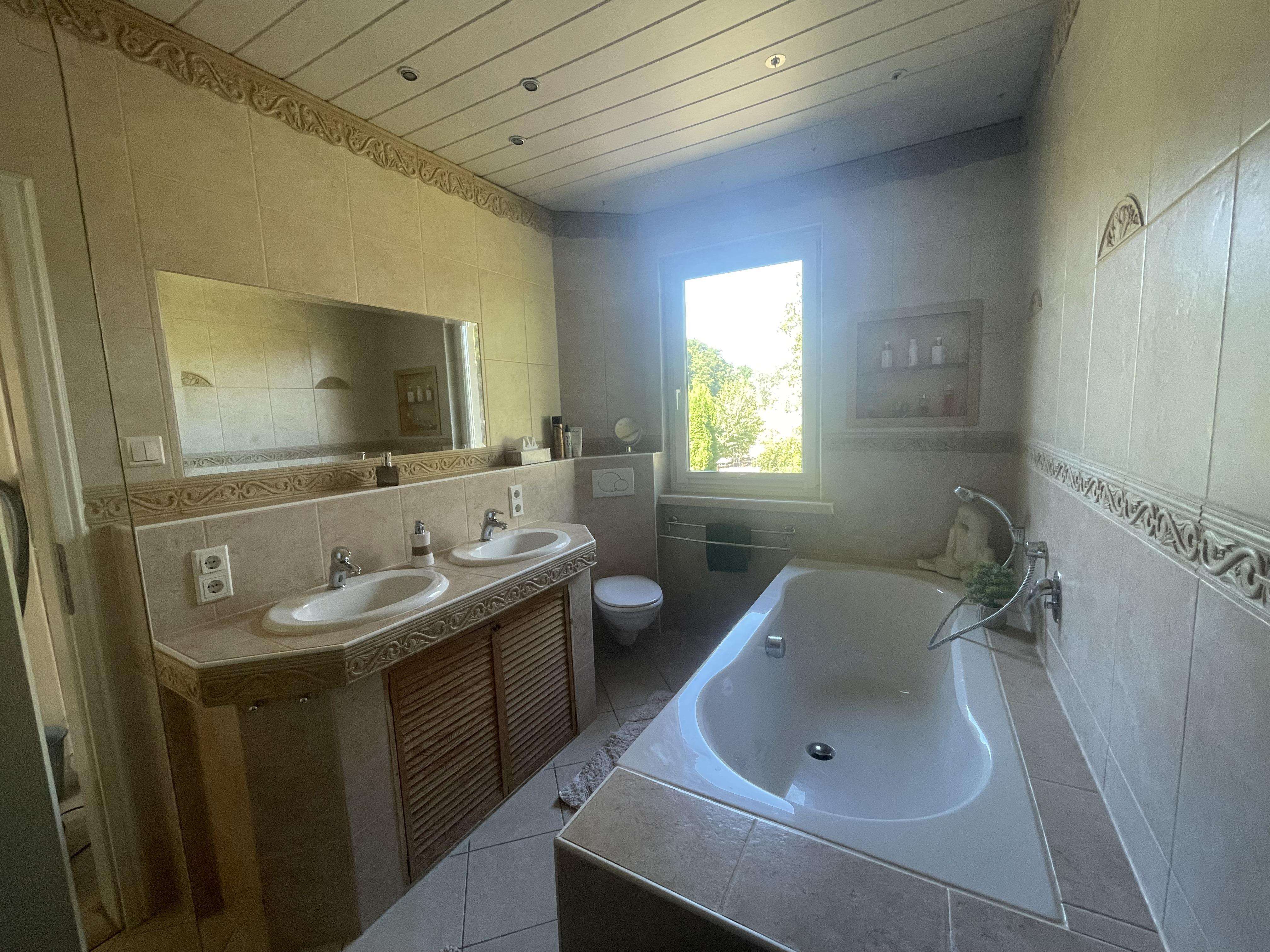 Immobilie in Sternberg - außergewöhnliches Anwesen en Vogue mit Stil, im Duo für Pferdehufe und Kreativkünstler  - Bild 1