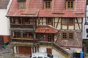 Charmantes Wohnhaus mit Freisitz, Balkon und Garage – Die vollständige Adresse der Immobilie erhältst du vom Anbieter., 36179 Bebra – Vorschaubild 1