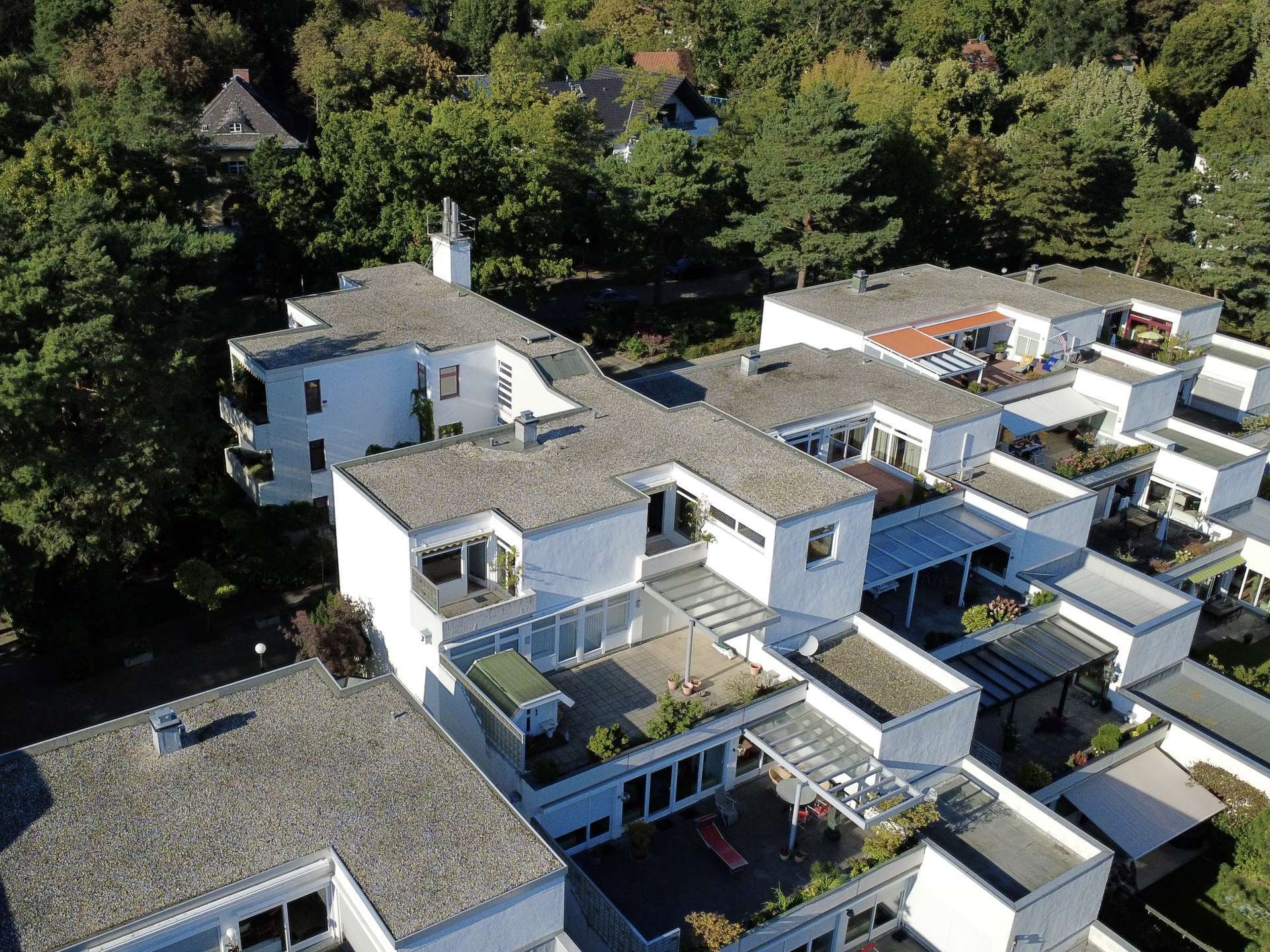 Helle 3,5-Zimmer-Endetage in Berlin-Westend mit zwei Schlafzimmern, zwei Balkonen, Garage und Keller, Berlin – Bild 1