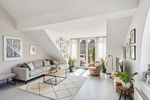 Lichtdurchflutete, bezugsfreie Dachgeschoss Wohnung mit Balkon