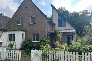 Großes, freistehendes Einfamilienhaus mit Garten in ruhiger Wohnlage