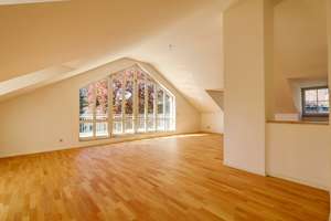 Lichtdurchflutete Dachgeschosswohnung in ruhiger Lage mit großer Fensterfront & Dachterrasse – Die vollständige Adresse der Immobilie erhältst du vom Anbieter., 81247 Obermenzing, München – Vorschaubild 4
