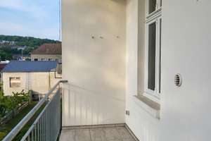 LED - Spots, Glattputz, Massivholzdielen und in der Mitte ein Kamin – Tiergartenstrasse 256, 42117 Elberfeld West, Wuppertal – Vorschaubild 2