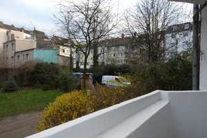 Helle Erdgeschosswohnung mit Balkon mit Blick ins Grüne in Flingern-Süd