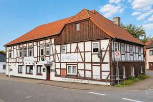 Wohn- und Geschäftshaus mit Gaststätte und Fachwerkcharme in Neuwallmoden