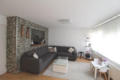 3,5-Zimmer in zentraler Lage – frisch renoviert mit Wintergarten & Tiefgaragenstellplatz!