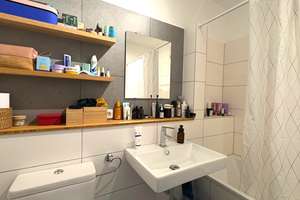 Wunderschöne, 2 Zimmer DG Wohnung mit Balkon (2x) I PKW- Außenstellplatz I Renoviert I Küchenzeile – 60435 Preungesheim, Frankfurt am Main – Vorschaubild 9