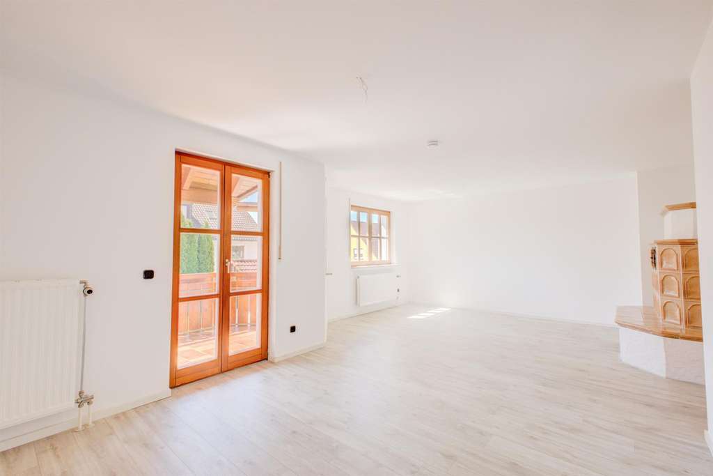 Immobilie in Röhrmoos - Lichtdurchflutete Maisonette-Wohnung mit Balkon, Garten und Garage in Großinzemoos! - Bild 1