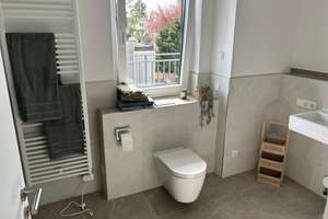 Wohnen mit Weitblick – 2-Zimmer-Dachgeschosswohnung mit großer Dachterrasse & Einbauküche – Die vollständige Adresse der Immobilie erhältst du vom Anbieter., 81827 Waldtrudering, München – Vorschaubild 4