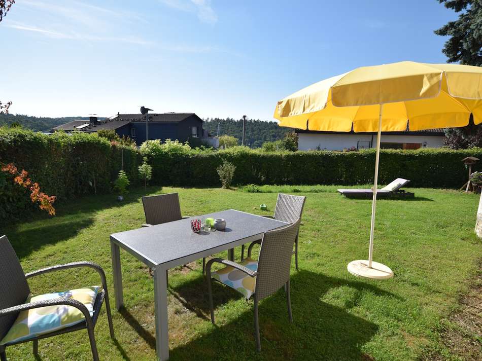 Terrasse u. Garten