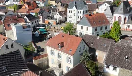 Bild von Historisches Einfamilienhaus mit Blick auf den Marktplatz und großem Garten