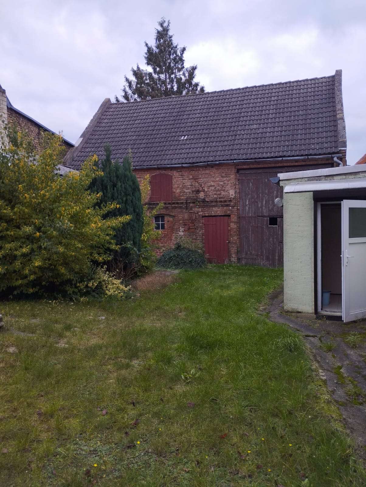 Einfamilienhaus mit Dreiseitenhof-Charakter, Scheune und Garten in Reetz, Potsdam Mittelmark Kreis – Bild 4