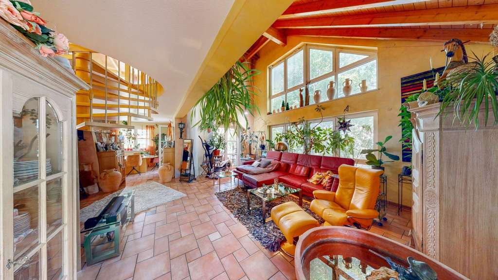 Immobilie in Retzstadt - Wohnen auf höchstem Niveau: Großzügiges Einfamilienhaus am Fuße der Weinberge - Bild 2