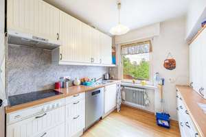 Großzügige Familienwohnung mit traumhaftem Sonnenbalkon, neuem Carport und Potenzial in Dottendorf – Die vollständige Adresse der Immobilie erhältst du vom Anbieter., 53129 Dottendorf, Bonn – Vorschaubild 7