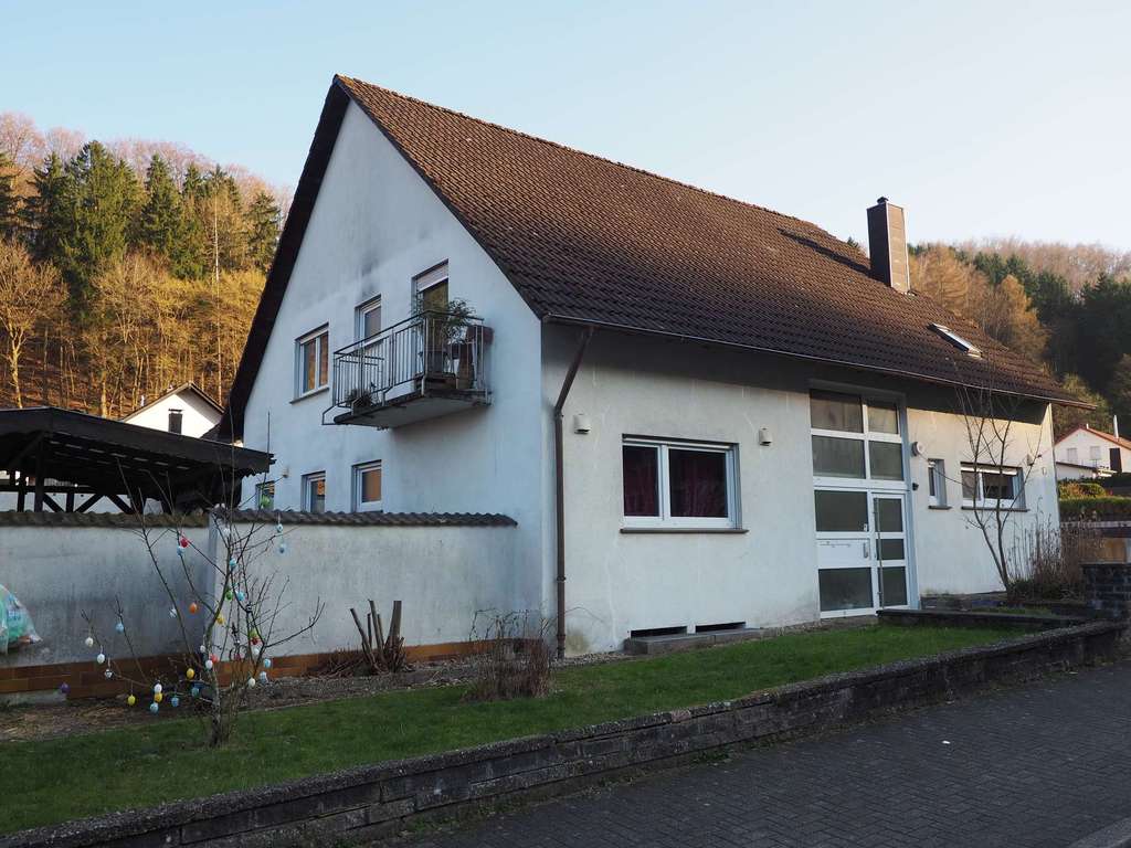 Immobilie in Sankt Ingbert - FREISTEHENDES ZWEIFAMILIENHAUS MIT GARAGE UND GARTEN - Bild 0