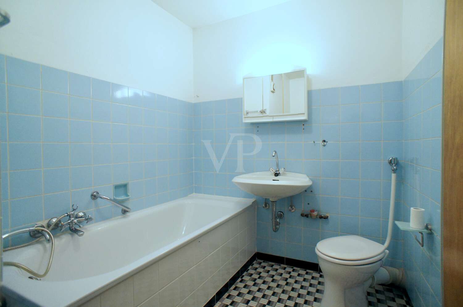 Immobilie in Hornbach - Gepflegtes Mehrfamilienhaus mit 4 Wohnungen in verkehrsgünstiger Lage in Hornbach - Bild 0