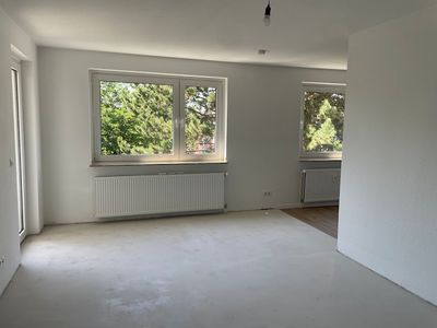 Niddastr. 5, 3 3 - Modernisierte 2-Zimmer-Wohnung mit Loggia! WBS notwendig!