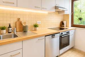 Attraktive 3-Zimmer-Wohnung in ruhiger Lage mit Balkon und EBK – Schlierseestrasse 9, 81541 Obergiesing, München – Vorschaubild 4
