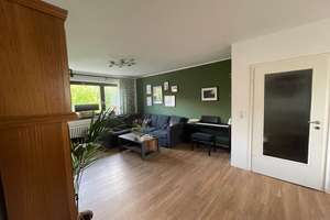 Teilsanierte 3 Zimmerwhg. mit ruhigem Balkon