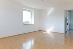 Helle 3,5‑Zimmer‑Wohnung mit Balkon & Stellplatz – Die vollständige Adresse der Immobilie erhältst du vom Anbieter., 71229 Leonberg – Vorschaubild 2