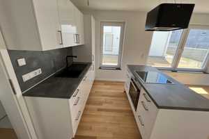 Townhouse in Frankfurt mit Garten und Terrasse!+ EINBAUKÜCHE! – Akazienstraße 29, 65933 Frankfurt am Main – Vorschaubild 2