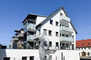 Im Zentrum von Neu-Ulm/Pfuhl neuwertige sonnige 2-Zi.-Wo. im 2. OG mit Südbalkon, Aufzug und TG