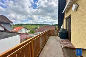 Wohnen auf der Alb, gemütliche 2,5-Zimmer-Wohnung mit Holzofen, Balkon und Stellplatz – Die vollständige Adresse der Immobilie erhältst du vom Anbieter., 72574 Bad Urach – Vorschaubild 3