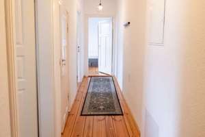 Charmante 2-Zimmer-Altbauwohnung mit Balkon nahe Tempelhofer Feld – Die vollständige Adresse der Immobilie erhältst du vom Anbieter., 12099 Tempelhof, Berlin – Vorschaubild 2
