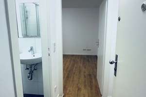 Sanierte 1 Zimmerwohnung im Westend, mit Duschbad und kleiner Einbauküche