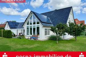 Reserviert: Gepflegtes Einfamilienhaus mit Garage, Carport, Wintergarten, PV-Anlage! – Die vollständige Adresse der Immobilie erhältst du vom Anbieter., 25821 Bredstedt – Vorschaubild 1