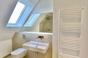 Lichtdurchflutete 4-Zi.-Dachgeschosswohnung mit sonniger Terrasse - Eine Oase der Ruhe! – 10823 Schöneberg, Berlin – Vorschaubild 20