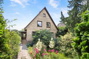 Familientraum in Hamburg-Tonndorf: Großzügiges Haus mit Garten und viel Potenzial – Die vollständige Adresse der Immobilie erhältst du vom Anbieter., 22045 Tonndorf, Hamburg – Vorschaubild 3