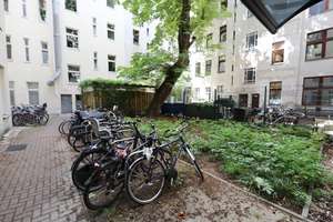 RUHIGER RÜCKZUGSORT IN BELIEBTER KIEZ-LAGE - NETTE COMMUNITY - BALKON MIT BLICK INS GRÜNE – Weserstr. 203a, 12047 Neukölln (Ortsteil), Berlin – Vorschaubild 19