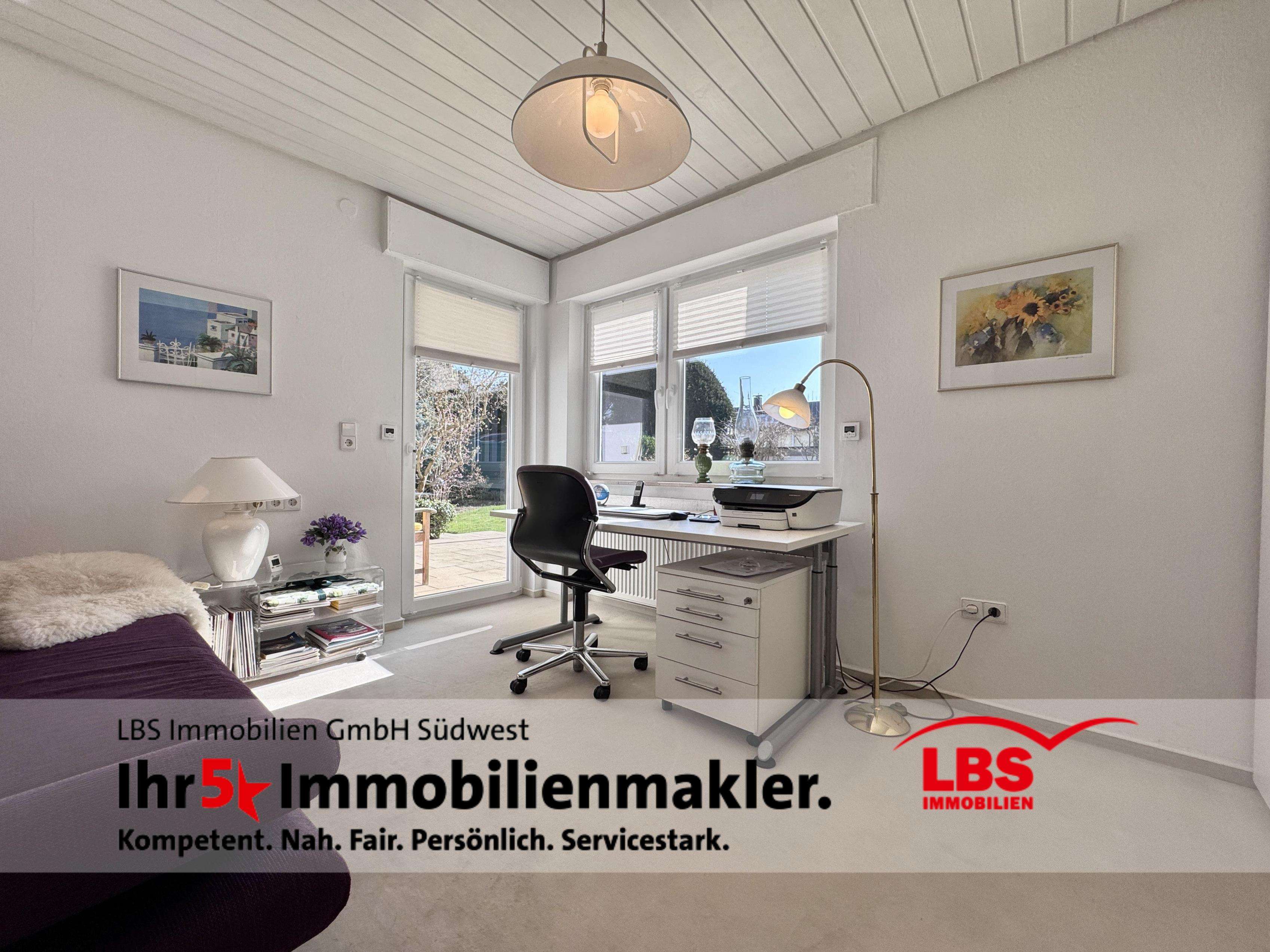 Immobilie in Muggensturm - Ein echtes Juwel in beliebter Wohnlage!
-Exklusives Zweifamilienhaus  mit grüner Wohlfühloase-

 - Bild 2