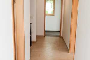 Großzügiges Einfamilienhaus auf dem Dorf mit Kindern, Landluft und Busanschluss – Bergstraße 14a, 85617 Ebersberg (Kreis) – Vorschaubild 11