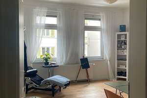 EBK und Parkett: schöne 2-Zimmer-Wohnung
