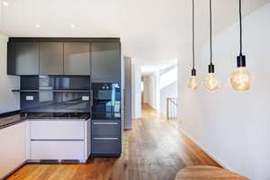 Stilvoller Bungalow 316 m²mit großem Garten in München-Lerchenau – Die vollständige Adresse der Immobilie erhältst du vom Anbieter., 80935 Lerchenau-Ost, München – Vorschaubild 10