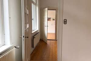 Linden-Mitte: Altbautraum mit 4 Zimmern, Wohnküche und 2 Balkonen – Haasemannstraße 12, 30449 Linden-Mitte, Hannover – Vorschaubild 4