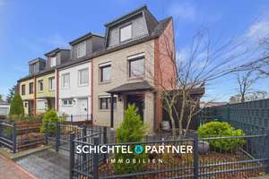 Osterholz | Modernisiertes Reihenendhaus mit liebevollem Garten und Garage