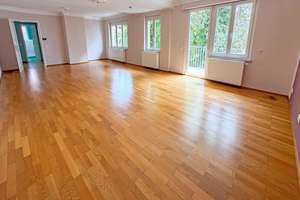 Tolle 4,5 Zimmer Etagenwohnung mit Stellplatz und Balkon