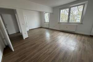 2-3-Zimmer-Wohnung mit großem Wohnzimmer und Balkon im Eltingviertel