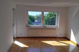 2 Zimmer mit Balkon, 1 Monat mietfrei bei Selbstrenovierung